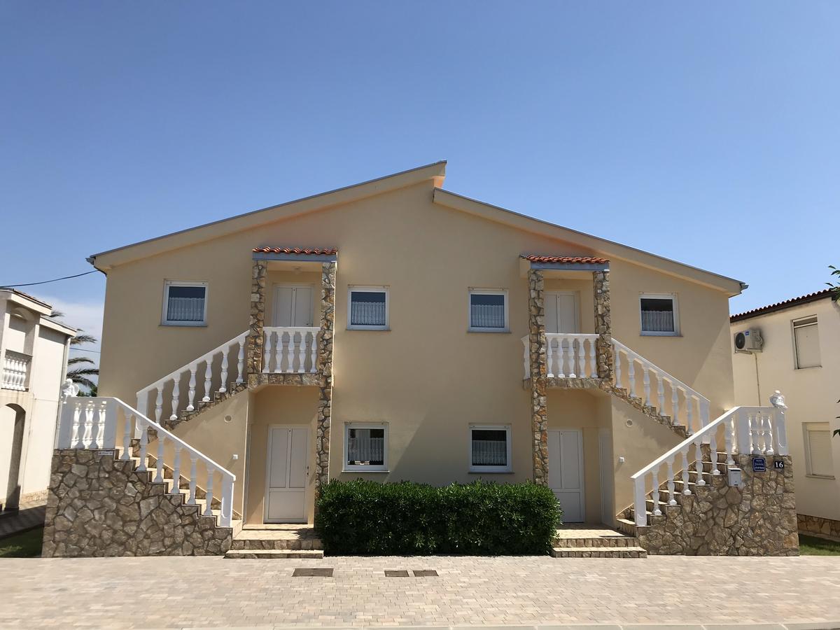 Apartments Villa Engeli วีร์ ภายนอก รูปภาพ