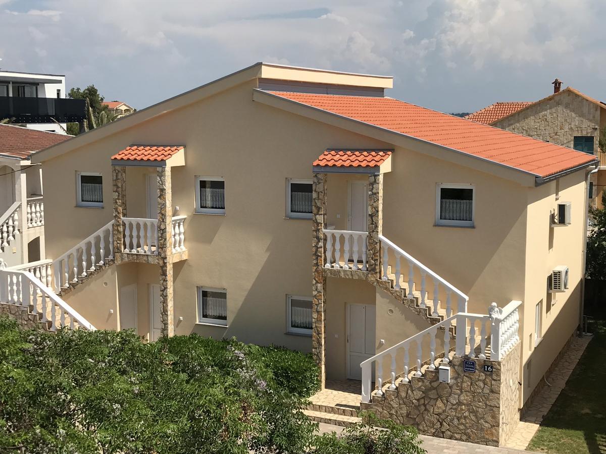 Apartments Villa Engeli วีร์ ภายนอก รูปภาพ