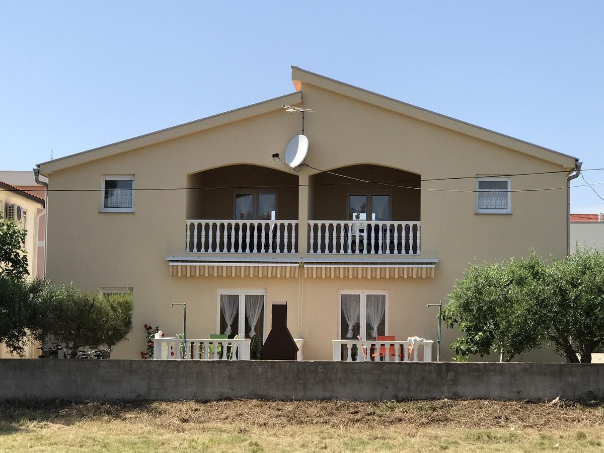 Apartments Villa Engeli วีร์ ภายนอก รูปภาพ