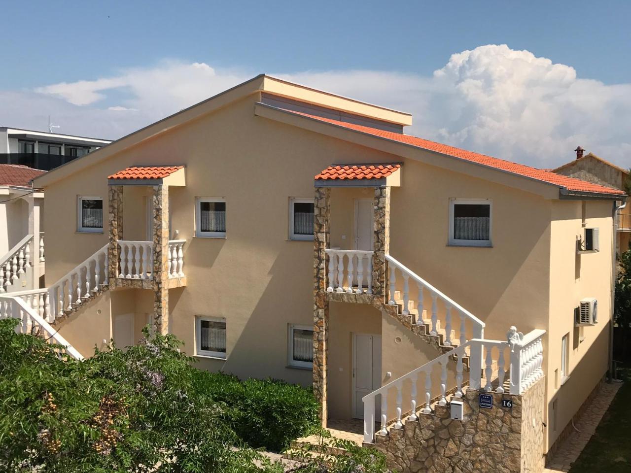 Apartments Villa Engeli วีร์ ภายนอก รูปภาพ