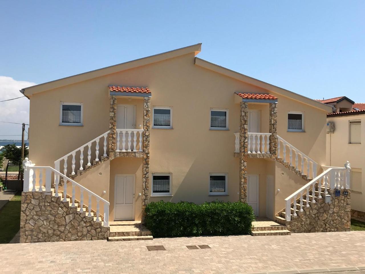 Apartments Villa Engeli วีร์ ภายนอก รูปภาพ