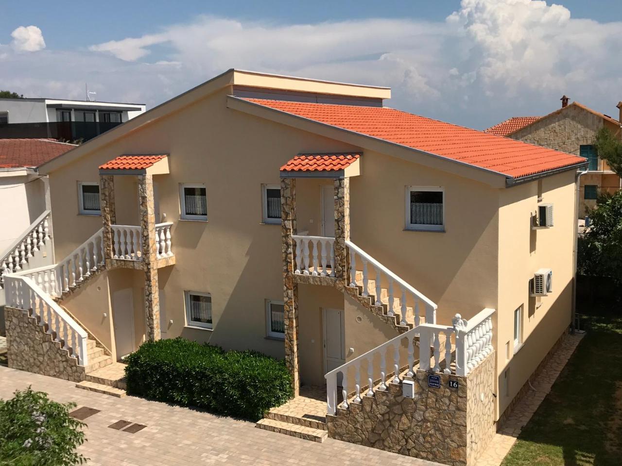 Apartments Villa Engeli วีร์ ภายนอก รูปภาพ